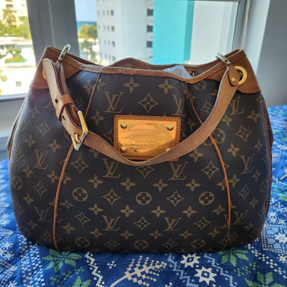 Louis Vuitton Handbags - Authentic Vintage Louis Vuitton Galliera PM Shoulder Bag